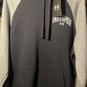 Under Armour Men’s Rival Wordmark Colorblock Hoddie.
